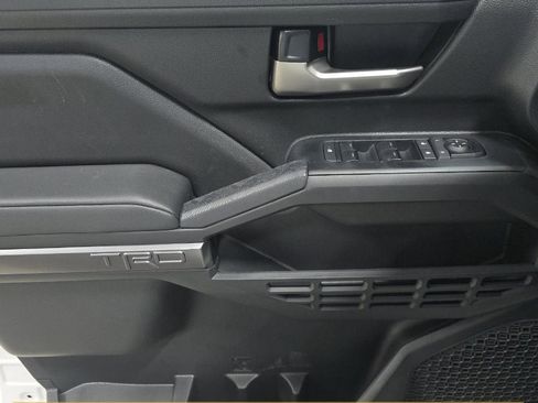 Used 2025 Toyota Tacoma TRD Sport image 8