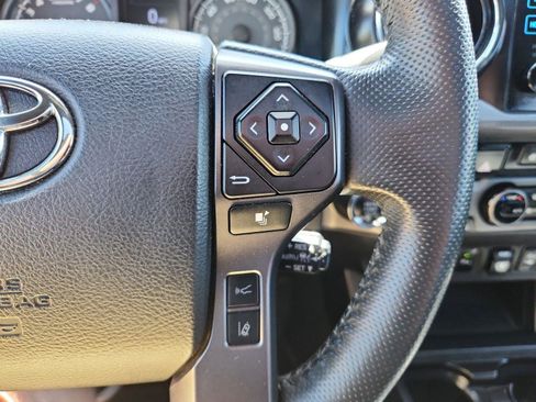 Used 2018 Toyota Tacoma TRD Sport AWD/4WD image 29
