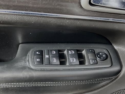 Used 2018 Jeep Grand Cherokee Limited image 17