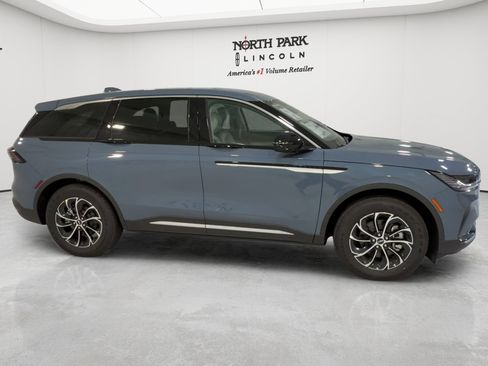 New 2026 Lincoln Nautilus Premier AWD/4WD image 2