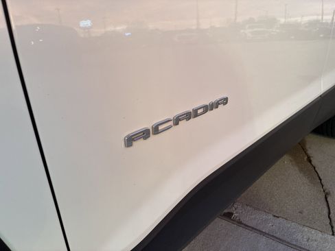 Used 2023 GMC Acadia SLE w/ Driver Convenience Package image 13