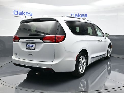 Used 2020 Chrysler Pacifica Touring-L Plus w/ Tire & Wheel Group image 8