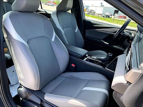 Used 2025 Toyota Camry SE FWD image 7