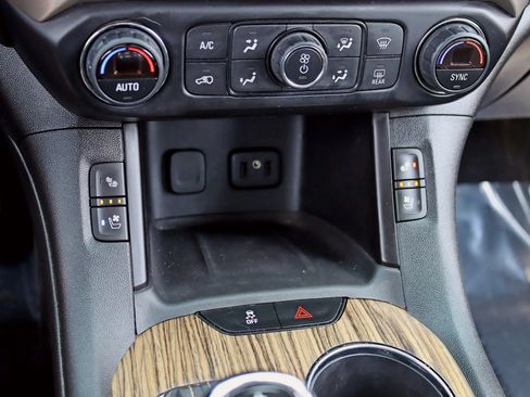 Used 2019 GMC Acadia Denali w/ Technology Package AWD/4WD image 26