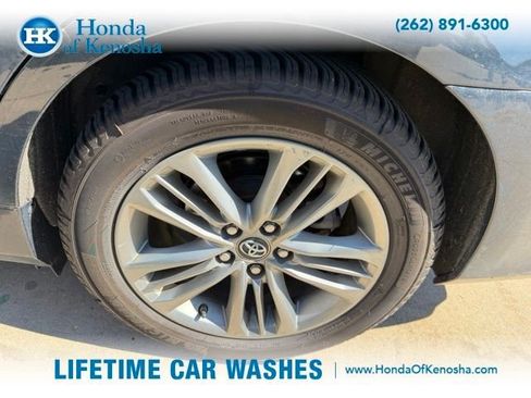 Used 2017 Toyota Camry SE w/ Moonroof Package FWD image 3