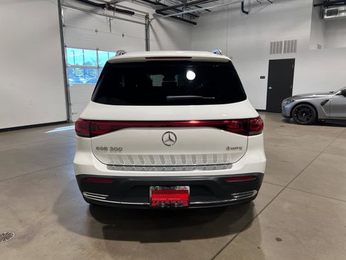 Used 2023 Mercedes-Benz EQB 300 4MATIC image 4