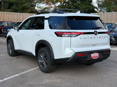 New 2025 Nissan Pathfinder SV image 8