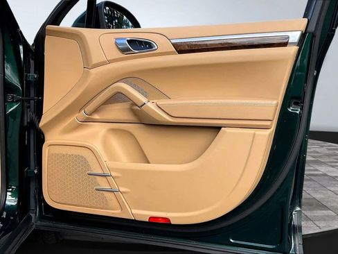 Used 2013 Porsche Cayenne S image 28