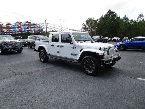 Used 2020 Jeep Gladiator Overland w/ Cold Weather Group image 6