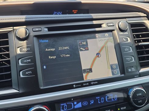 Used 2017 Toyota Highlander XLE FWD image 18