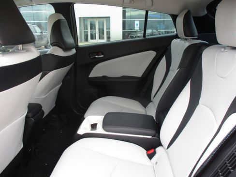 Used 2018 Toyota Prius Prime Advanced w/ Carpet Mat Package FWD image 15