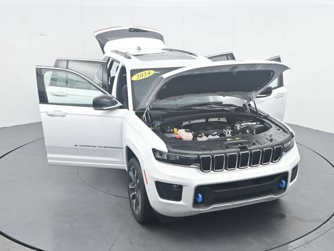 Used 2023 Jeep Grand Cherokee Overland AWD/4WD image 38
