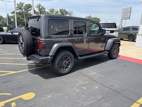 Used 2025 Jeep Wrangler Unlimited Sport AWD/4WD image 5
