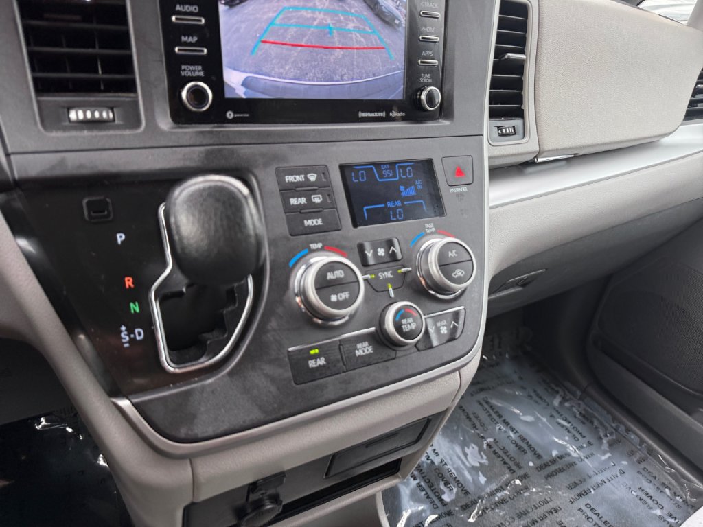 Certified 2020 Toyota Sienna LE FWD image 40