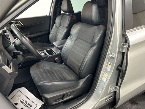 Used 2023 Mitsubishi Outlander SE AWD/4WD image 11
