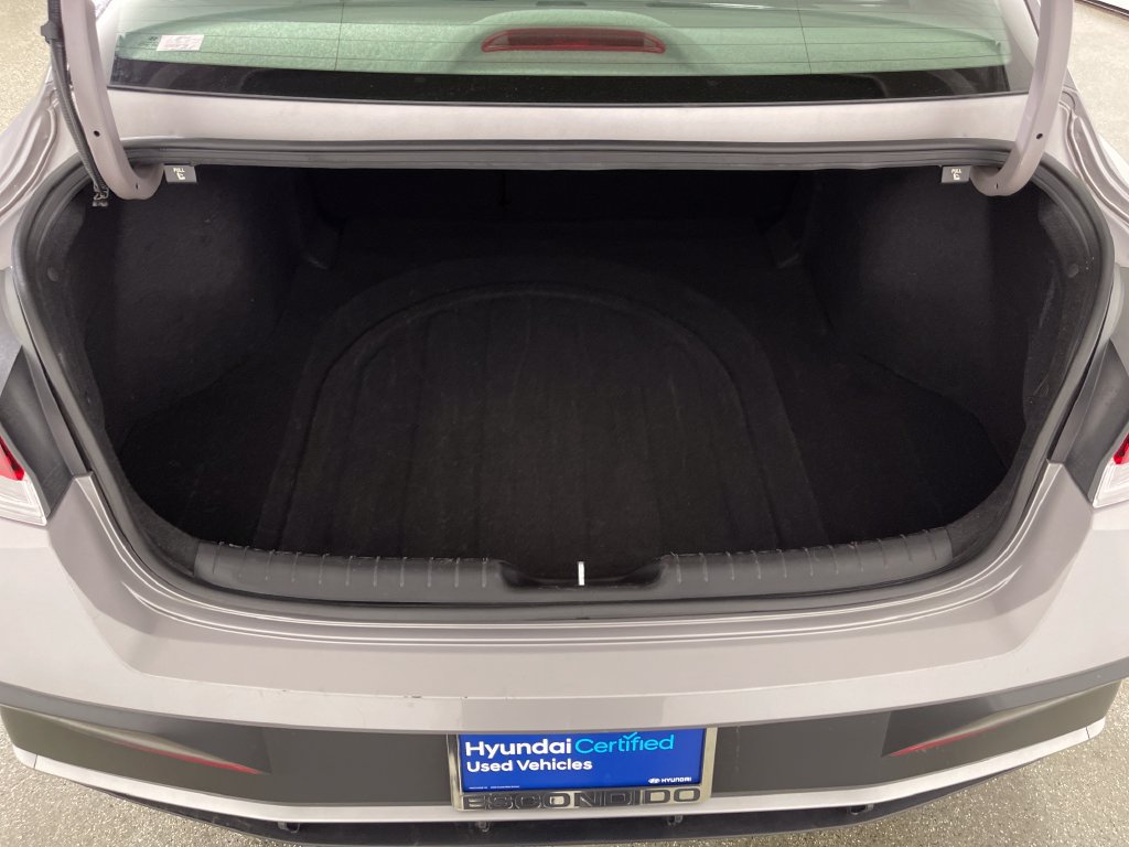 Certified 2025 Hyundai Elantra SEL FWD image 10
