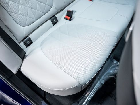 Used 2025 BMW X5 M60i w/ Climate Comfort Package image 39