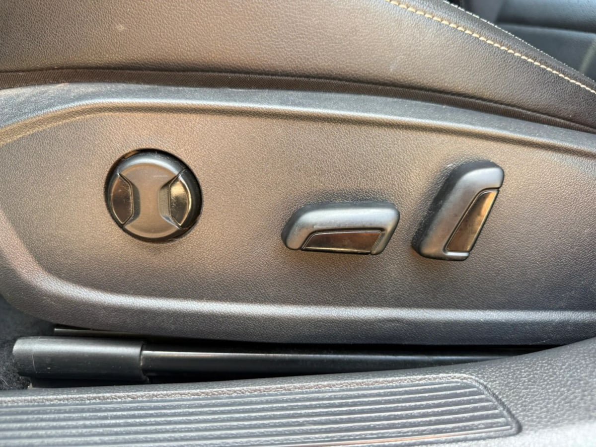 Used 2024 Volkswagen Jetta SE FWD image 29