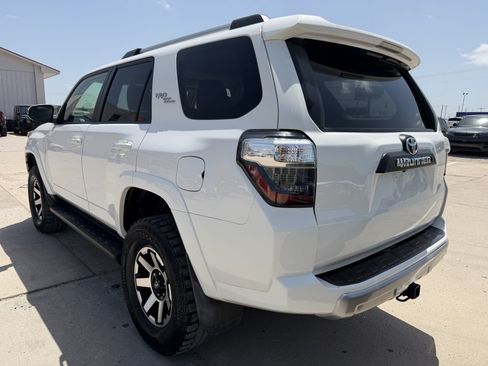 Used 2018 Toyota 4Runner TRD Off-Road Premium AWD/4WD image 2