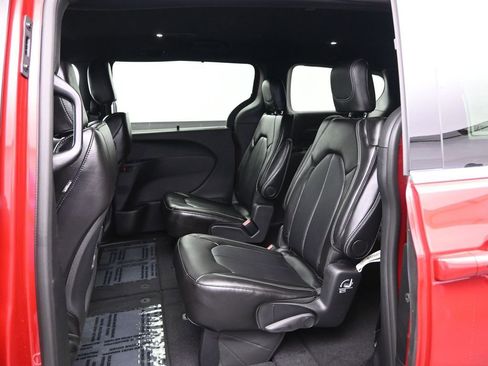 New 2026 Chrysler Pacifica Select AWD/4WD image 24