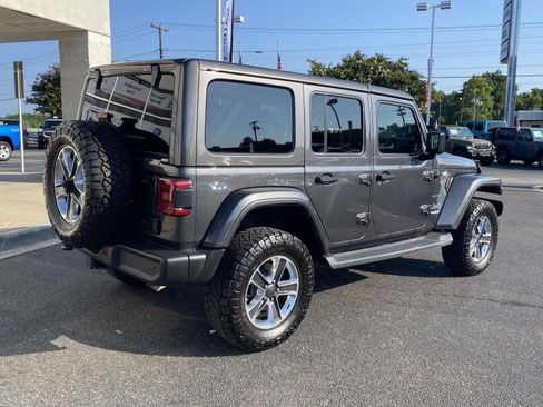 Used 2018 Jeep Wrangler Unlimited Sahara AWD/4WD image 7