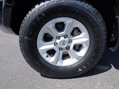 Certified 2022 Toyota 4Runner SR5 Premium AWD/4WD image 11