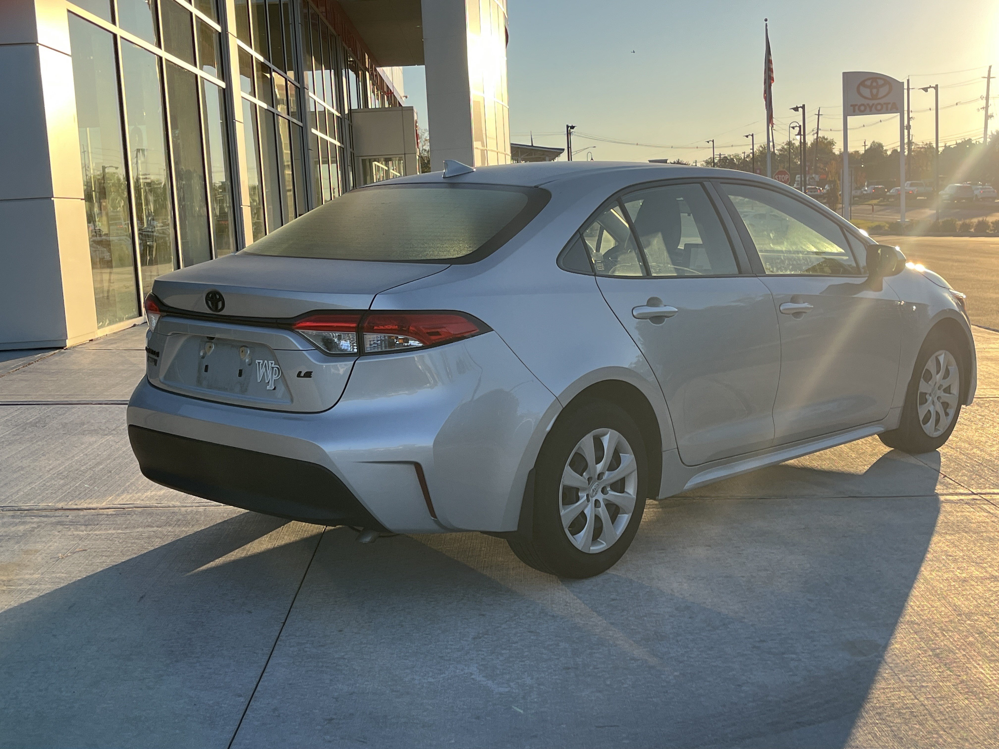 Used 2023 Toyota Corolla LE FWD image 3