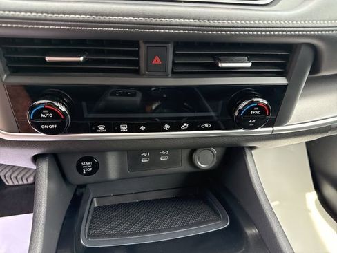 Used 2025 Nissan Rogue SV AWD/4WD image 17