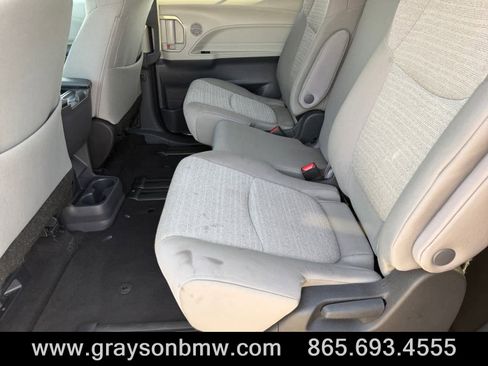 Used 2024 Toyota Sienna LE FWD image 11
