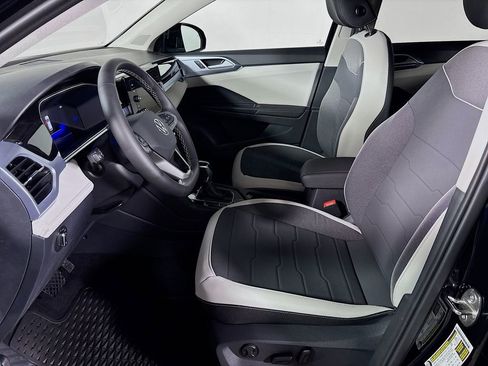 New 2025 Volkswagen Taos SE image 11