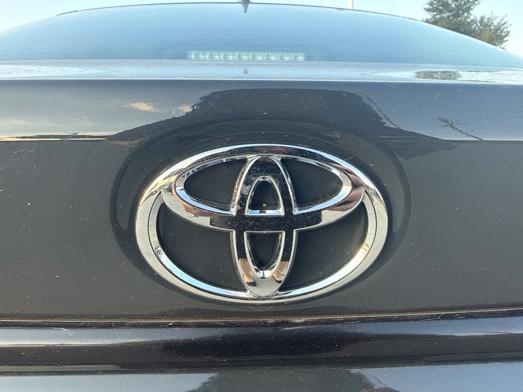 Used 2025 Toyota Corolla LE FWD image 12