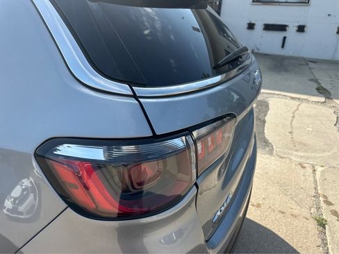 Used 2022 Jeep Compass Limited image 22