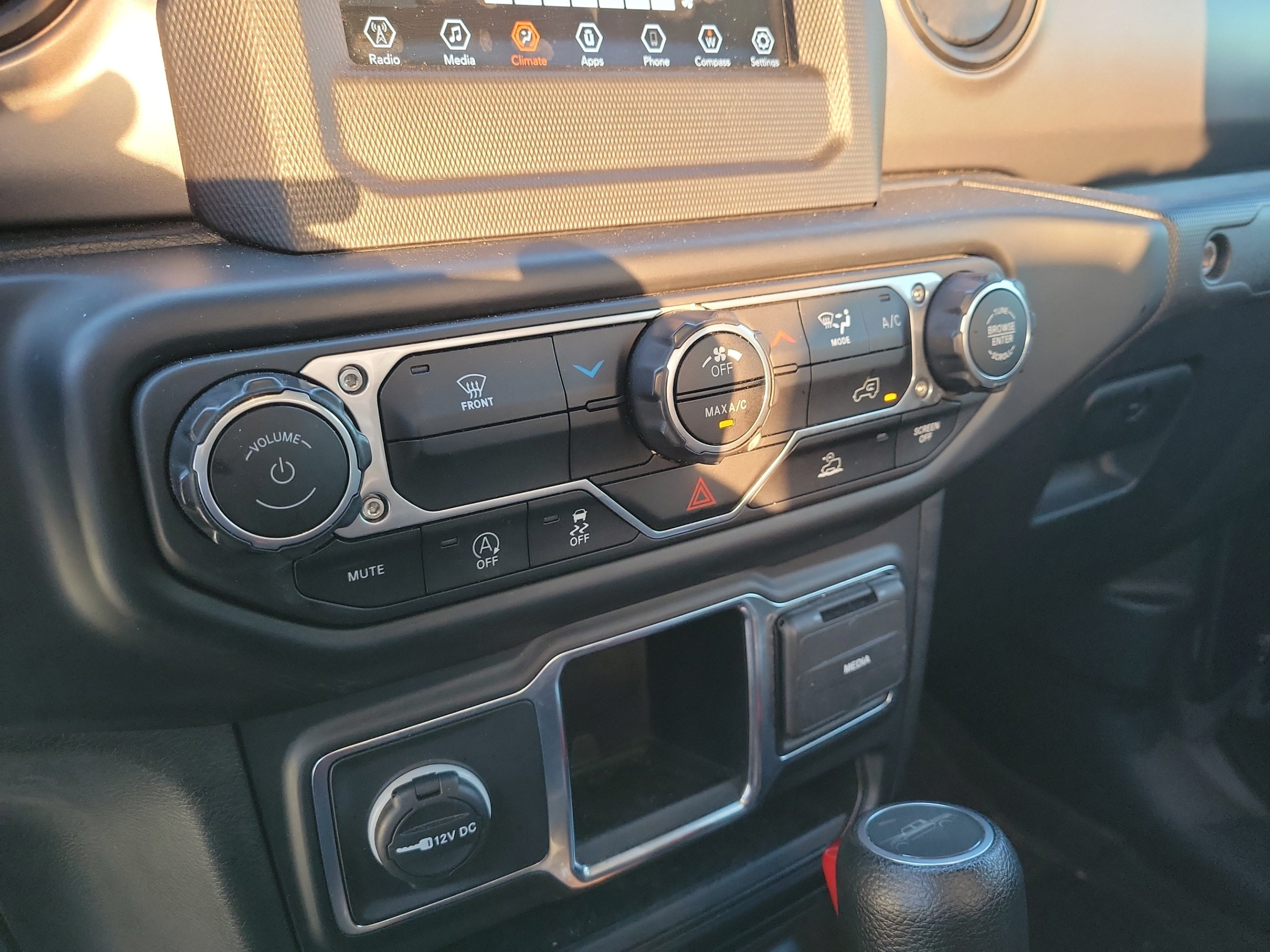 Certified 2023 Jeep Gladiator Sport AWD/4WD image 21