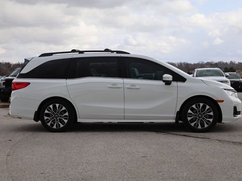 Used 2025 Honda Odyssey Elite image 7