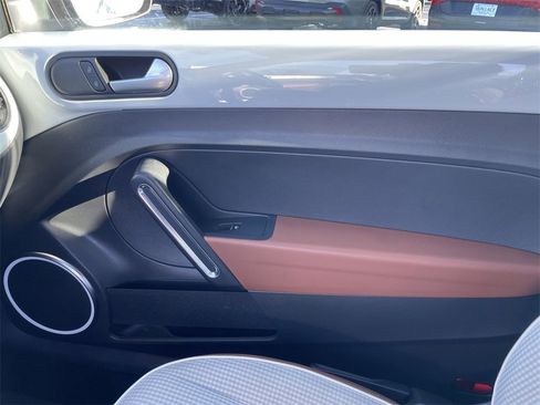 Used 2015 Volkswagen Beetle 1.8T image 19