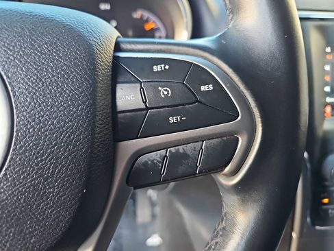 Used 2021 Jeep Grand Cherokee Laredo RWD image 12