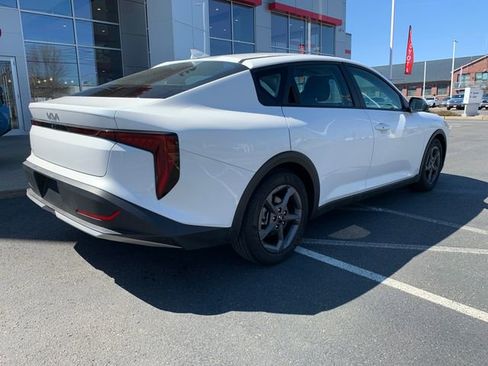 Used 2025 Kia K4 FWD image 3