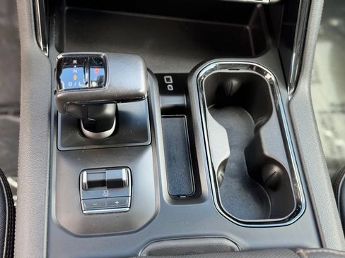 Used 2022 GMC Sierra 1500 AT4 w/ AT4 Preferred Package AWD/4WD image 17
