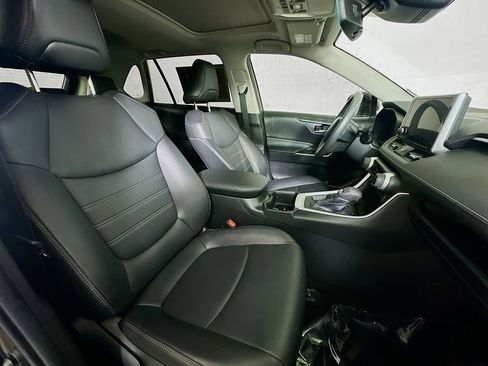 Used 2023 Toyota RAV4 XLE Premium image 12