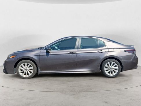 Used 2022 Toyota Camry SE FWD image 2