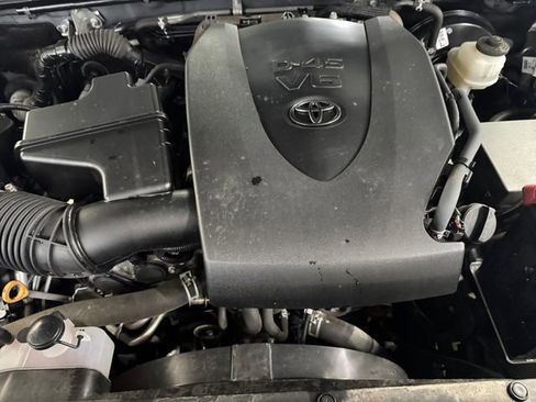 Used 2020 Toyota Tacoma TRD Sport w/ Technology Package image 6