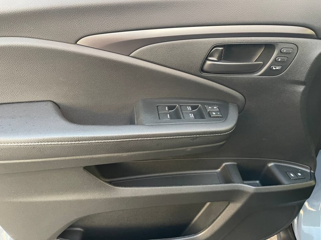 Certified 2024 Honda Passport EX-L image 9