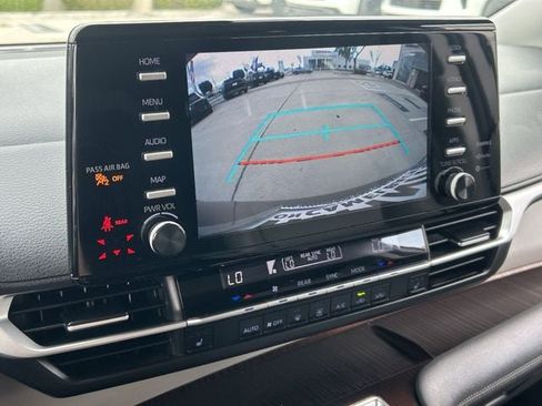 Used 2021 Toyota Sienna XLE FWD image 30