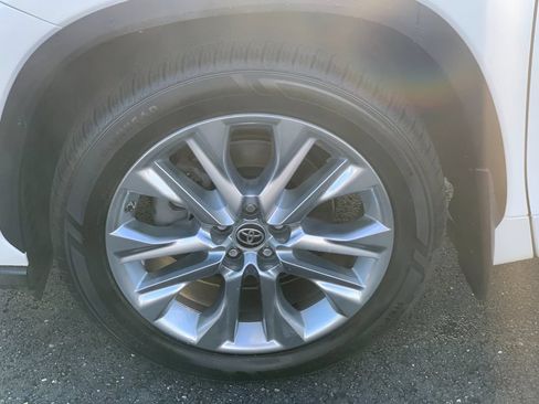 Used 2020 Toyota Highlander Limited AWD/4WD image 32