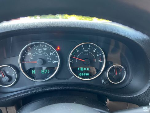 Used 2014 Jeep Wrangler Unlimited Rubicon w/ Dual Top Group AWD/4WD image 28