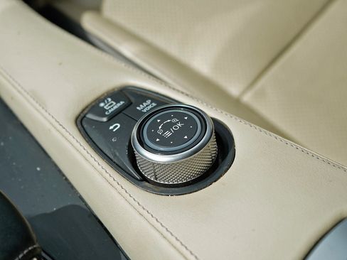 Used 2019 INFINITI QX50 Essential w/ Proactive Package image 16