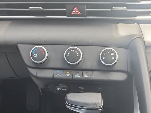 Certified 2025 Hyundai Elantra SE FWD image 18