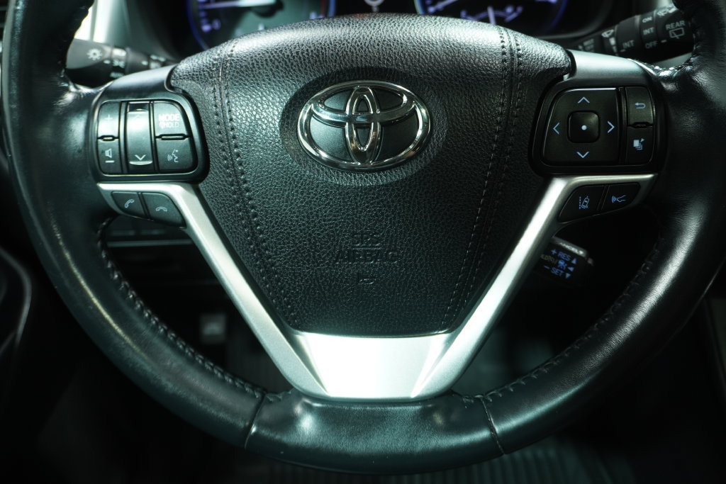Used 2018 Toyota Highlander SE AWD/4WD image 20