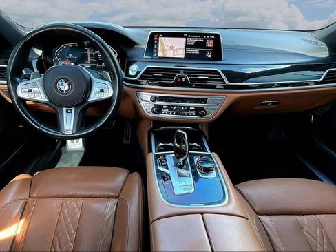 Used 2020 BMW 740i w/ M Sport Package RWD image 7