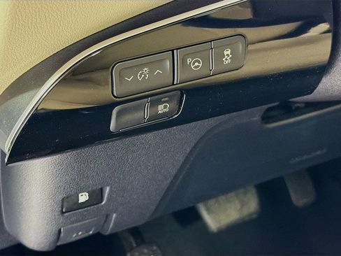 Used 2020 Toyota Prius LE FWD image 10